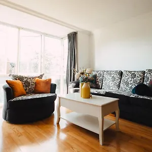Goldenglow 15 Min Airport Apartment Dublin